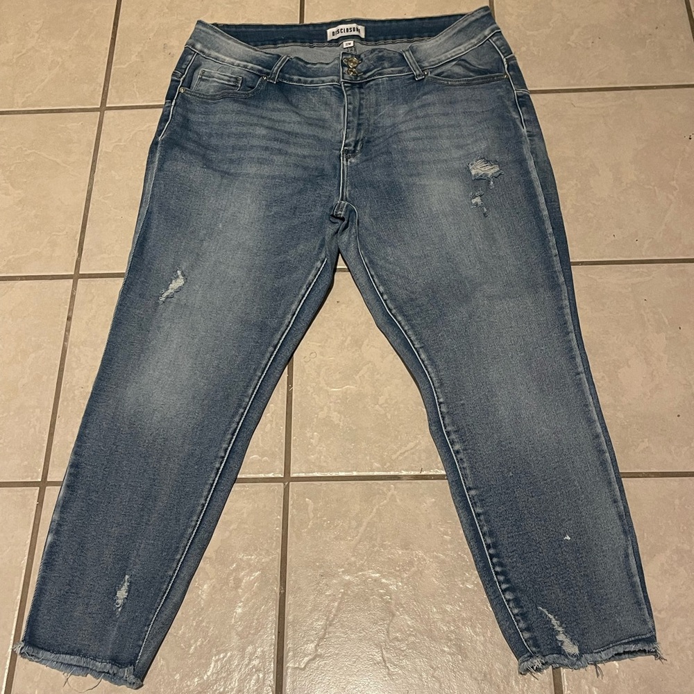 Disclosure Women’s Trendy Blue Distressed Cropped Denim Jeans‎ Size 22W